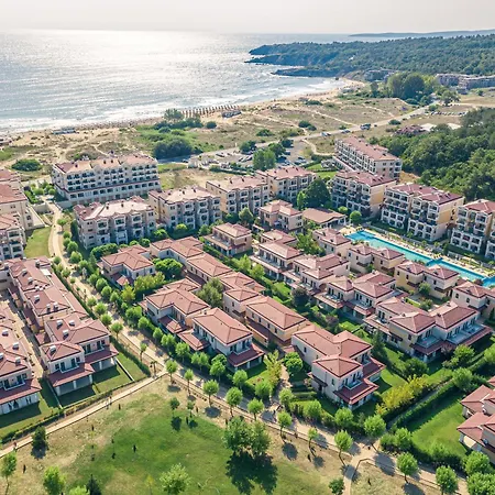 Апартамент грийн лайф бийч Созопол