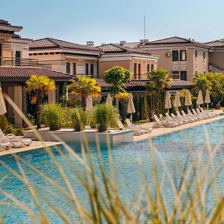 Курортний комплекс Life 4*