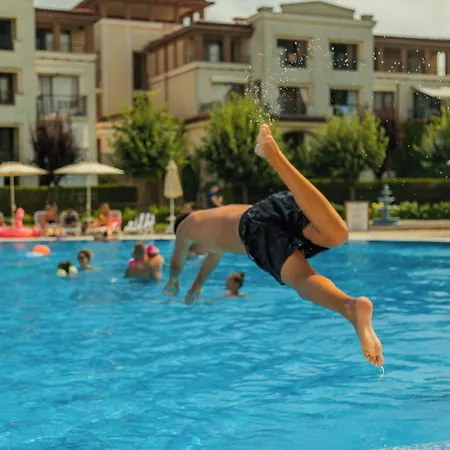 Курортний комплекс Life 4*